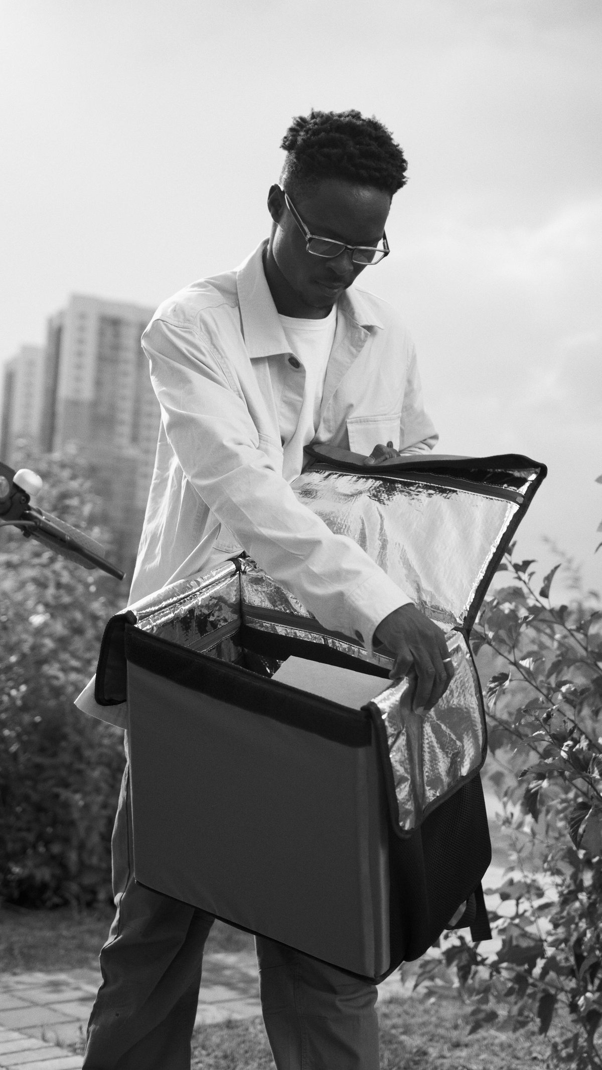 Insulated delivery bag. Aluminium-lined thermal layer, welded seams, reinforced base