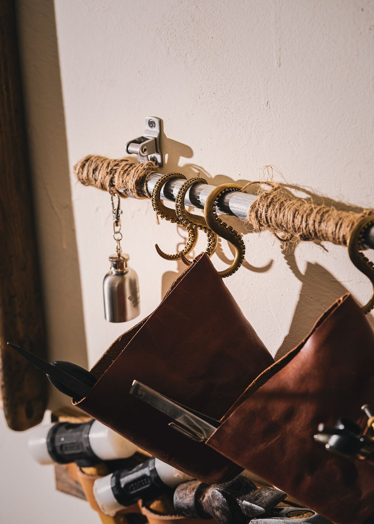 Tool roll / bag - stitched pockets. Heavy canvas or PU, stitched pockets, riveted corners